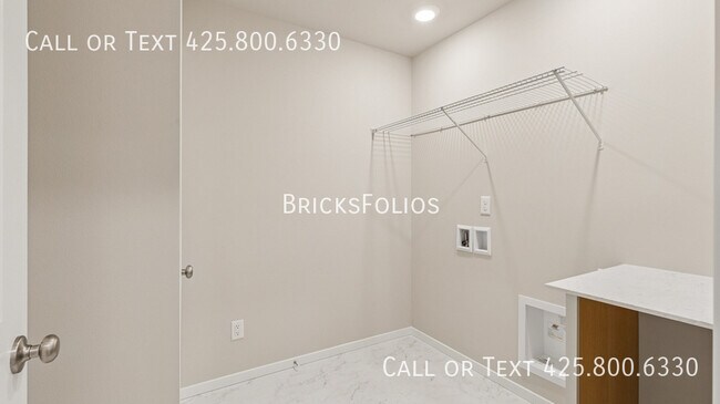 Building Photo - 2319 Boxcar Ct NE