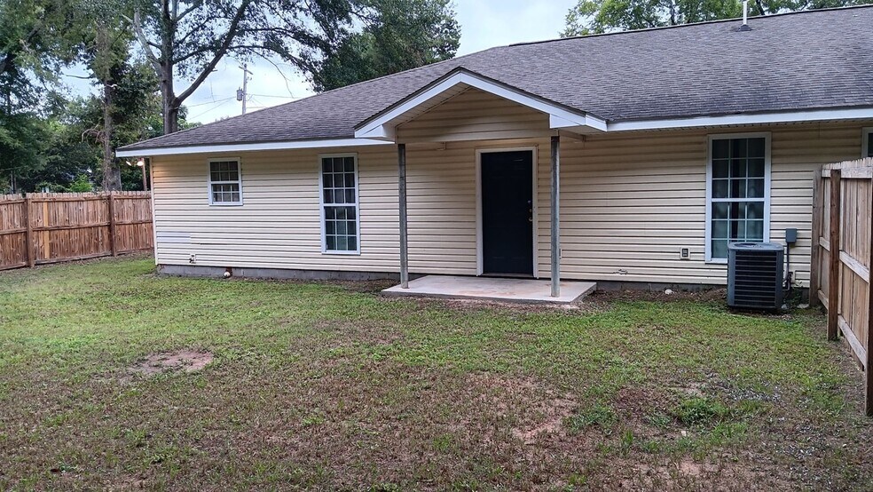 Building Photo - 1741 Elvan Ave