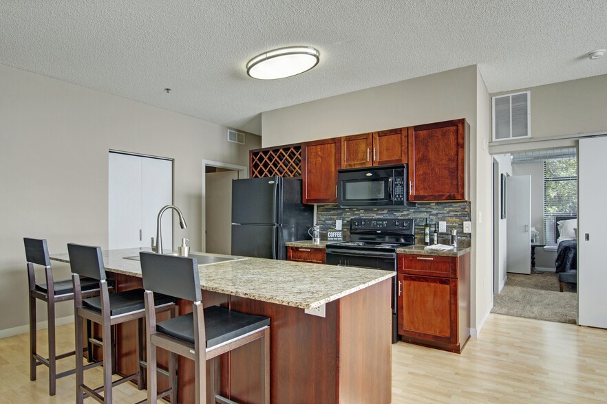 Building Photo - Marbella on Dean