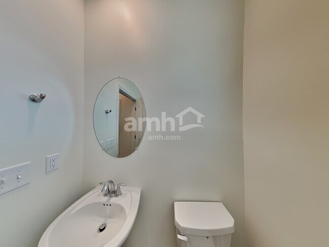 Building Photo - 3841 Chivalry Dr