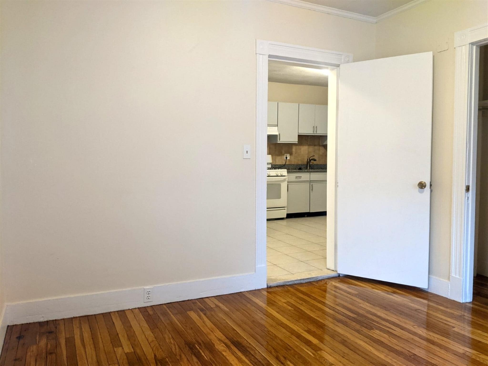 Building Photo - 83 Yorktown St