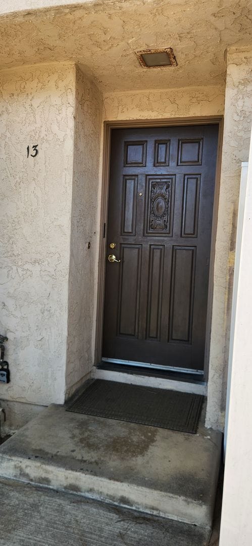 Building Photo - Great location!!!  3 bed 2 1/2 bath town h...