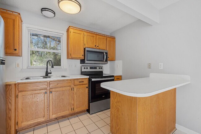 Building Photo - Charming & VERY CLEAN 1 Bed, 1 Bath Home Near Hospital & Winthrop | $1,200/month | Available Now