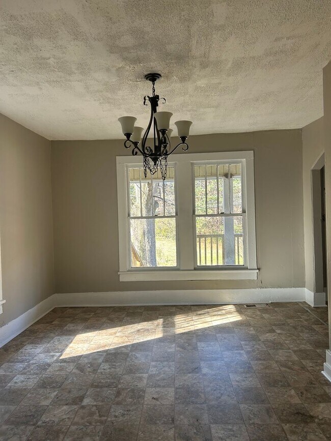 Building Photo - FIRST MONTH FREE FOR QUALIFIED APPLICANTS!