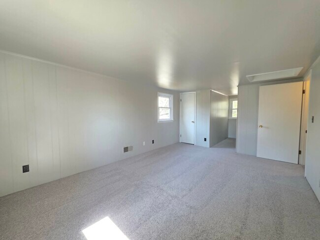 Building Photo - 406 Grove Pl