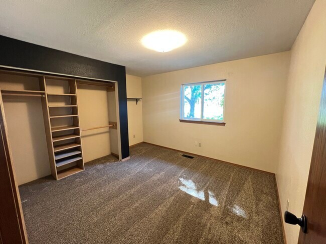 Building Photo - 2705 S 79th Ave