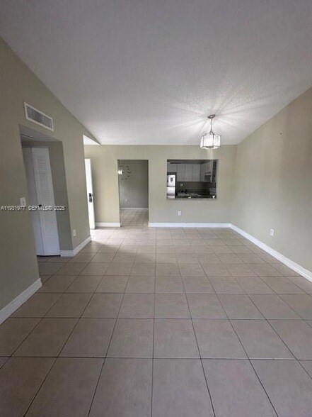 Building Photo - 471 NE 210th Cir Terrace