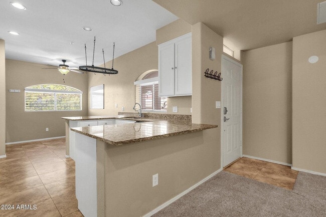 Building Photo - 8653 E Royal Palm Rd