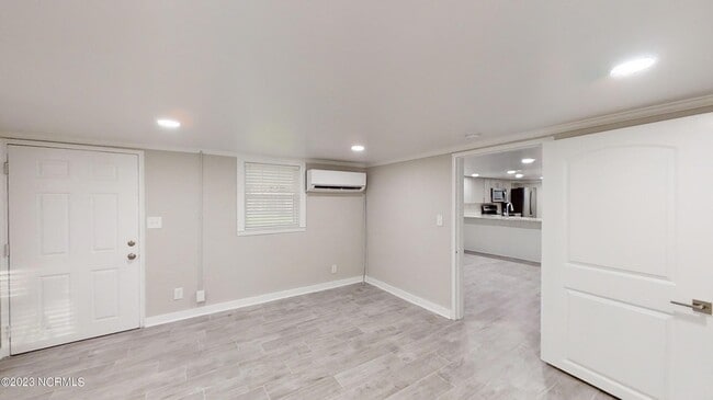 Building Photo - 1255 Central Dr