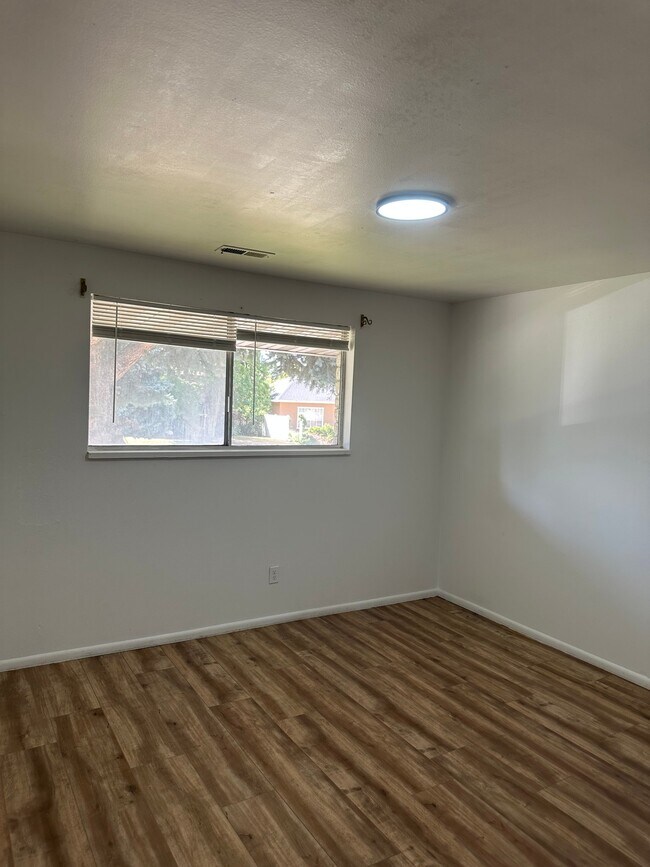 Building Photo - 665 S Stubbs Ave