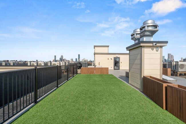 Building Photo - 457 W Broadway