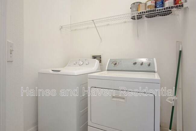 Building Photo - 990 Kenbar St