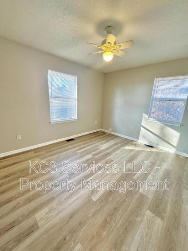 Building Photo - 208 SW 6 St