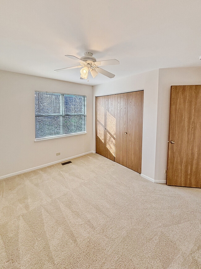 Building Photo - 404 W Hamilton Dr