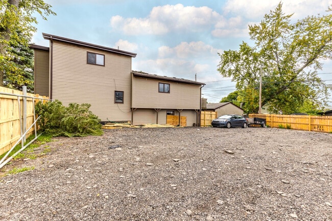 Building Photo - 400 Clifton Dr