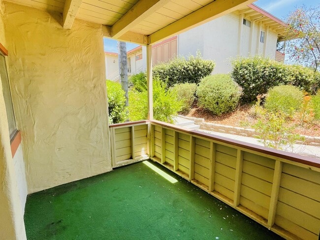 Building Photo - 6856 Hyde Park Dr