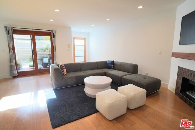 Building Photo - 2016 Euclid St