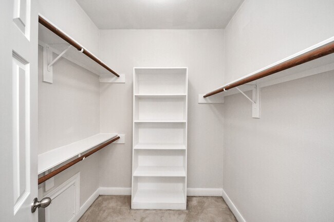 Building Photo - 2941 Clinton Dr