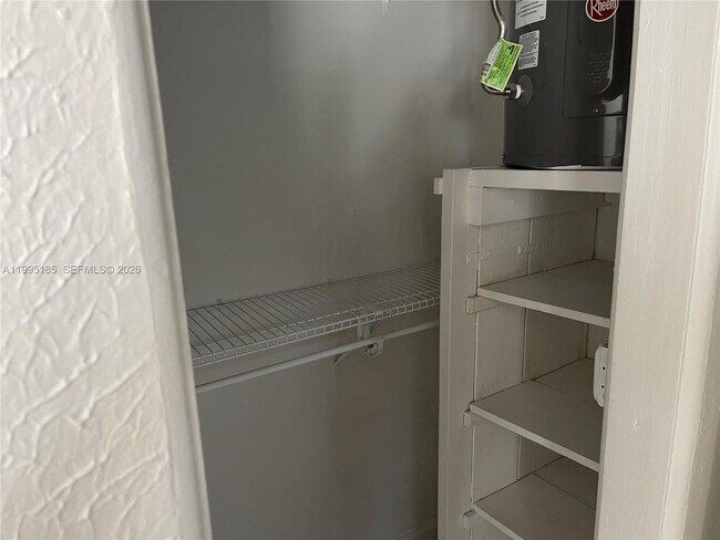 Building Photo - 119 NE 7th Ave