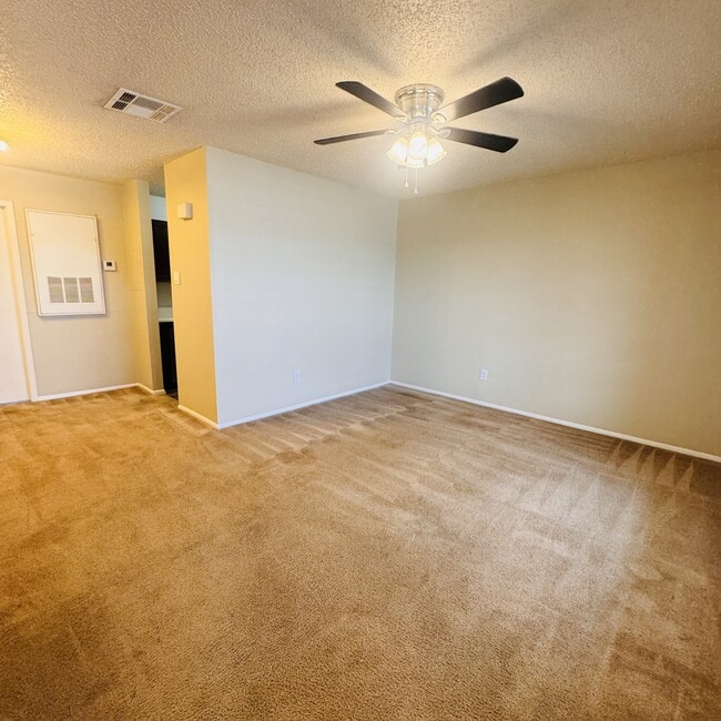Building Photo - 6824 Camden Ln