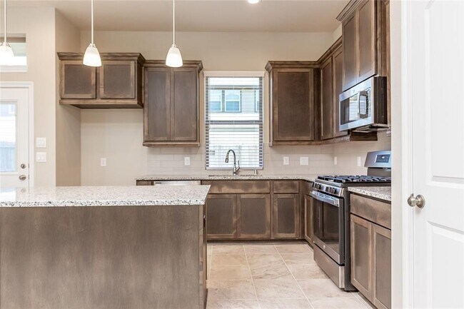 Building Photo - 5546 Sallow Bay Ln
