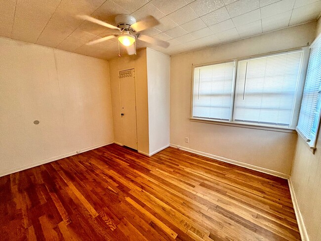 Building Photo - Move in special 2nd months rent $350 off