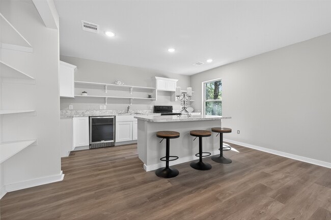 Building Photo - 154 Lakeview Dr