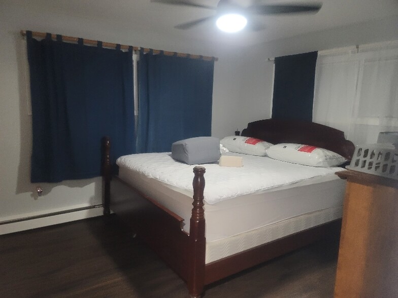 Building Photo - 113 Newton Ave N