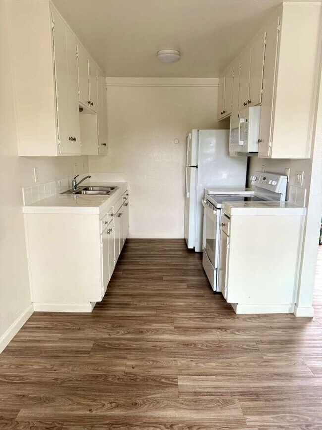 Building Photo - Del Coronado Villas 3