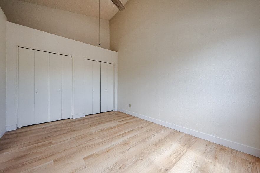 Building Photo - 625 S Westwood