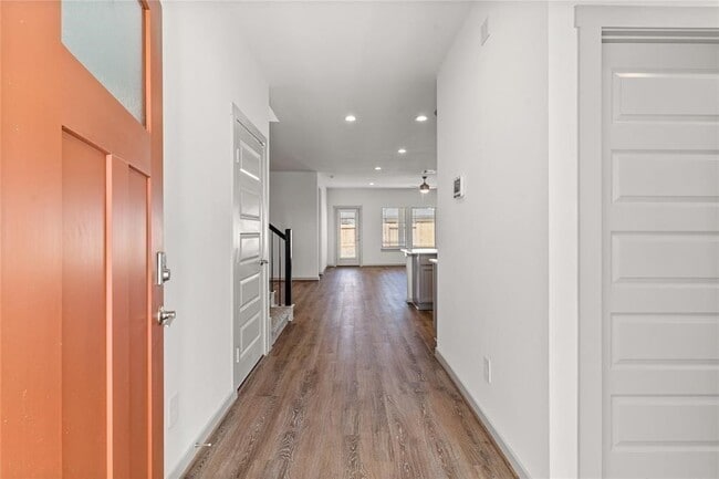 Building Photo - 29318 Hoelzen Holw Dr