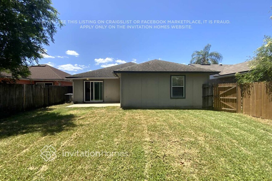 Building Photo - 1730 Ashwood Cir