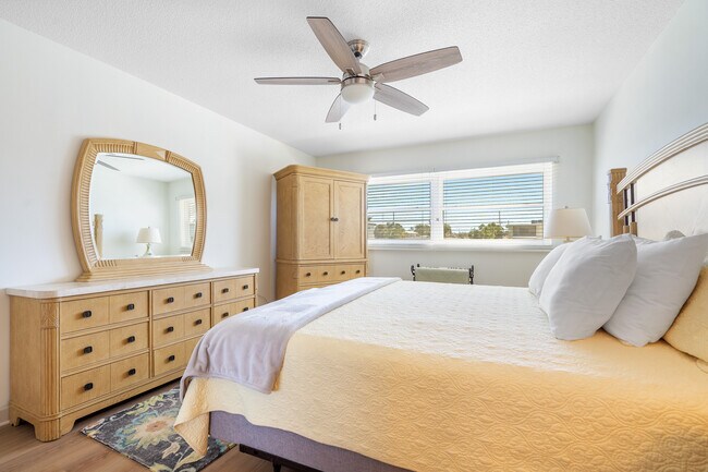 Building Photo - 5555 Gulf Blvd