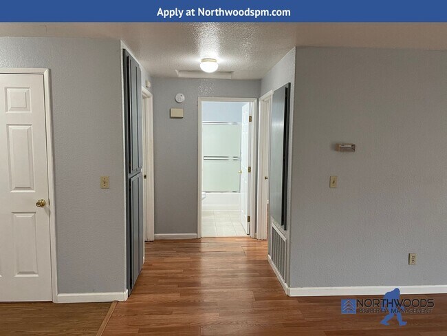 Building Photo - Nice 2 Bedroom 1 Bathroom Duplex-Grants Pass