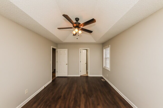 Building Photo - 7445 Hunters Ridge Dr