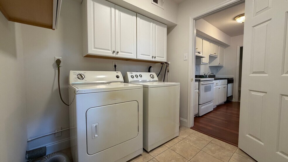 Building Photo - 4124 Salford Ct