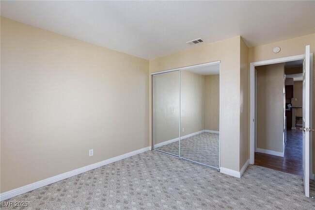 Building Photo - 7300 W Pirates Cove Rd