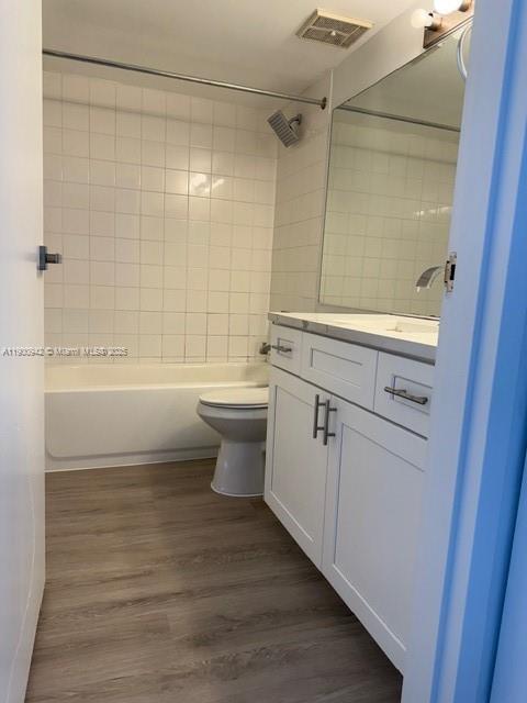 Building Photo - 7601 E Treasure Dr