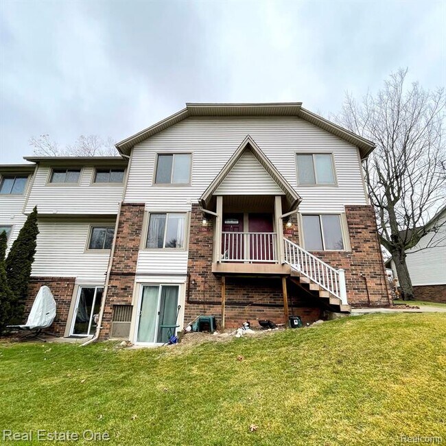 Building Photo - 7220 Bluewater Dr