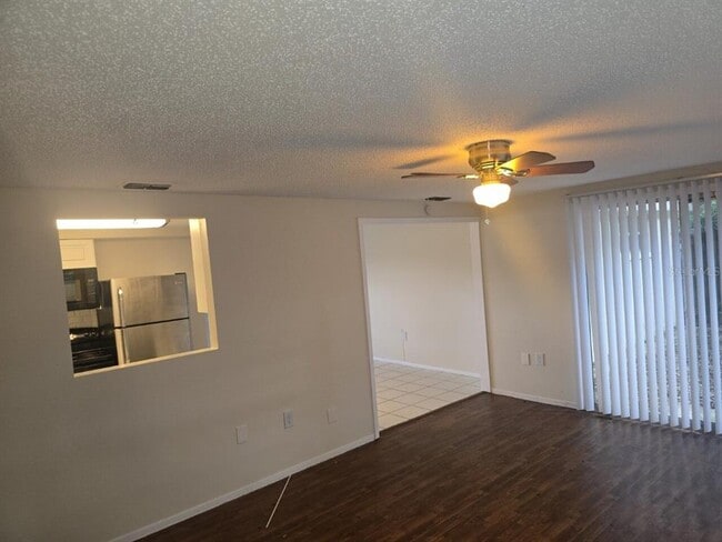 Building Photo - 11835 Meadow Dr