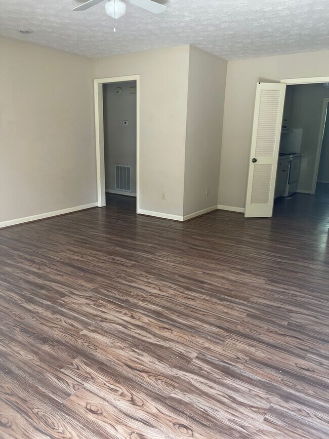 Building Photo - Hampton 1367-1369