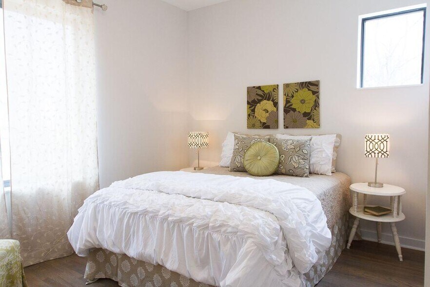 Building Photo - 1035 Chester Ave