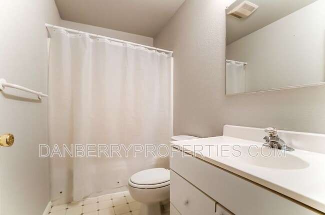 Building Photo - 3704 Willow Run Dr