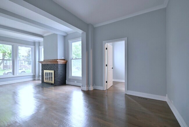 Building Photo - 6424 Sinclair Ave