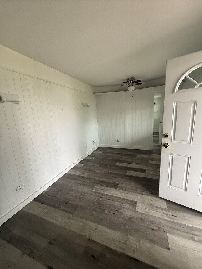 Building Photo - 310 E Jack Ave