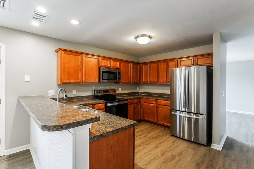 Building Photo - 221 Quiet Ln