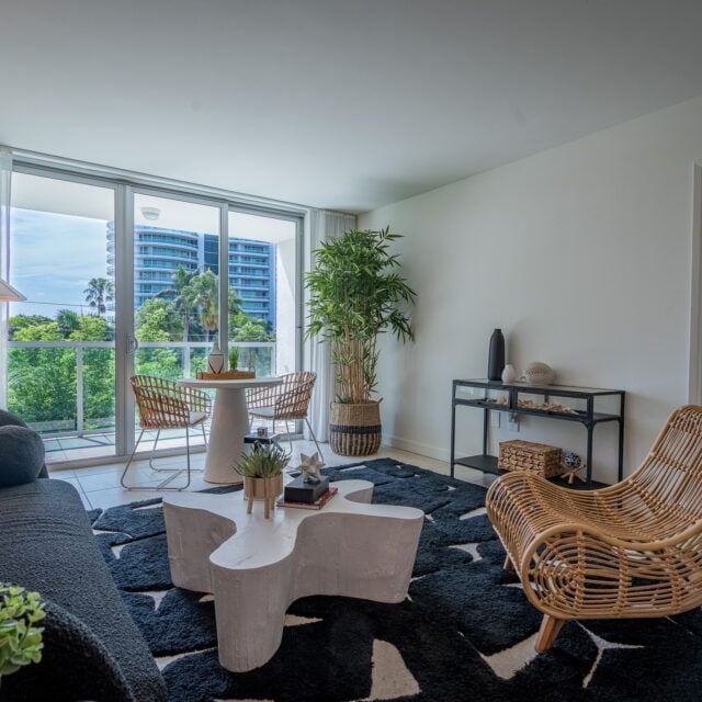 Building Photo - 1550 Brickell Ave