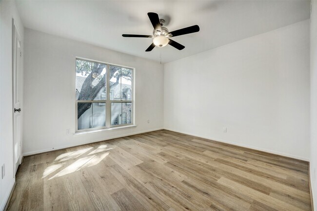 Building Photo - 14715 Barryknoll Ln