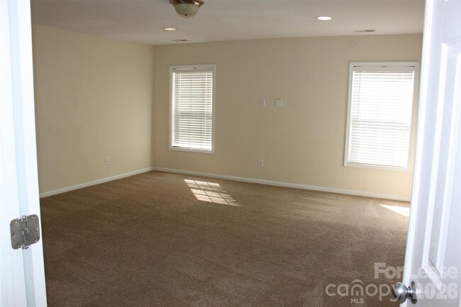 Building Photo - 9651 Laurie Ave NW