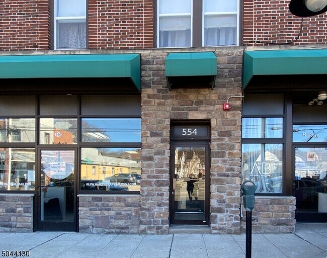 Building Photo - 554 Valley Rd